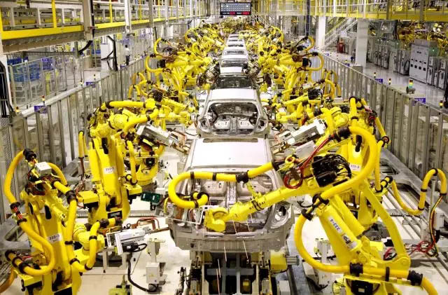 工業(yè)機器人已經(jīng)在汽車廠、船艇廠等工作場景證明了自己的價值