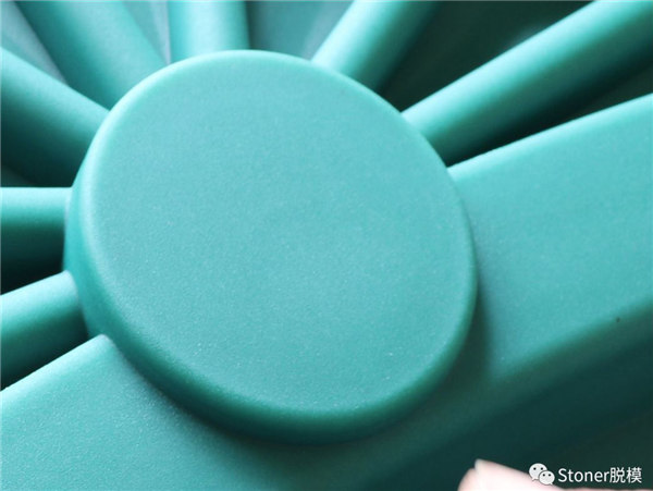 使用Stoner TraSys RotoFlow改善了產(chǎn)品質(zhì)量，提供了沒有針孔的光滑表面！